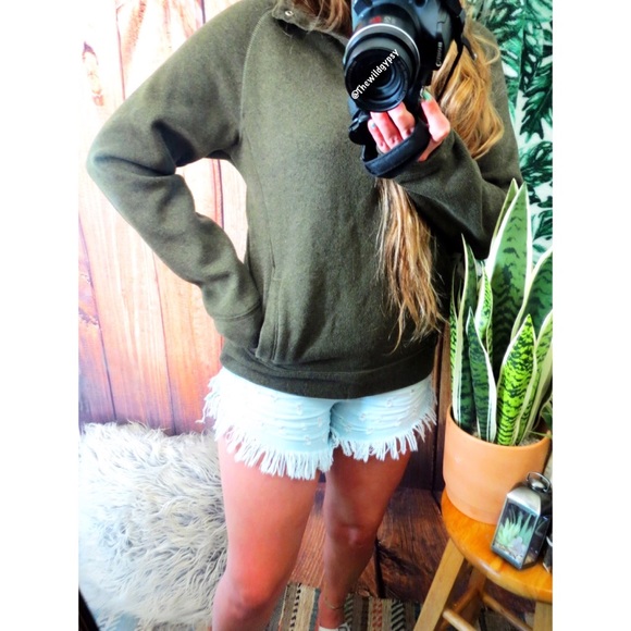 Old Navy Sweaters - Cozy forest green popover sweater 🍁